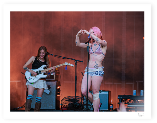 Wet Leg - Rhian Teasdale 10